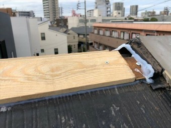 板金が外れた家の補修