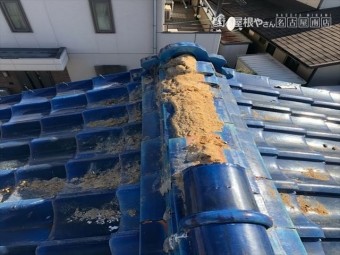 棟瓦補修施工中①