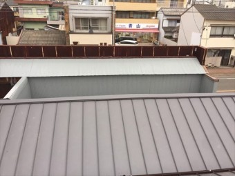 雨漏りしている瓦屋根