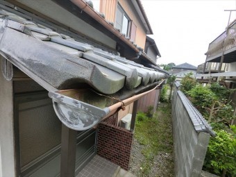 樋のたわみ