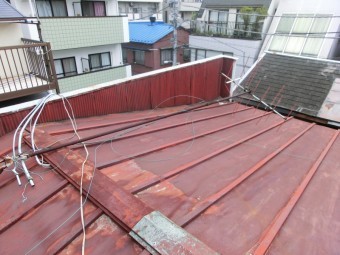 トタン屋根