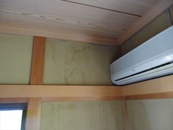 室内の雨漏り跡