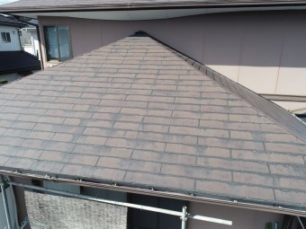 方形屋根ドローン写真下屋根