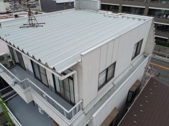 屋根の全景