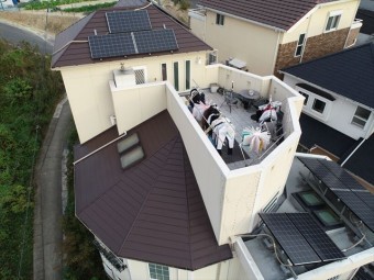 下屋根の上空写真