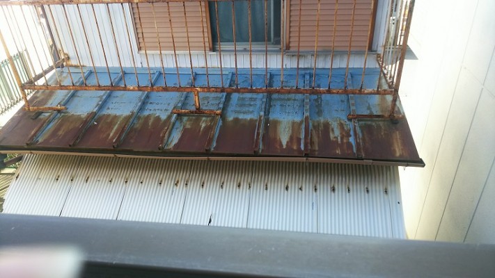 赤錆だらけの瓦棒屋根