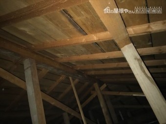 小屋裏
