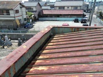 トタン屋根の全景