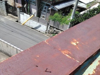 笠木の錆と釘浮き