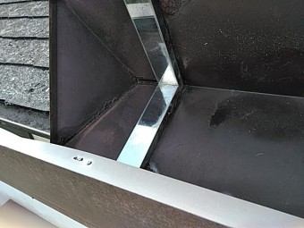 換気棟が飛ばされた