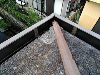 換気棟が飛んだ屋根