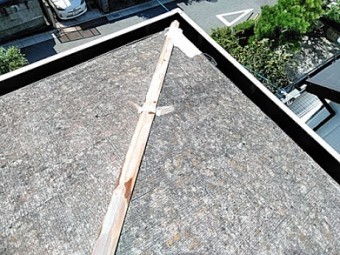 換気棟が飛んだ屋根