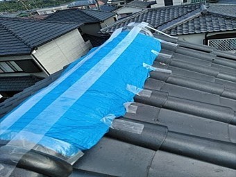 飛んだ棟瓦をガルバ棟瓦に交換