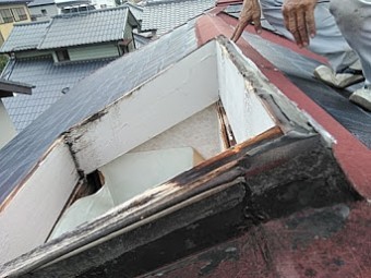 台風で飛んだトップライト