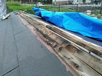 棟板金が飛んだ