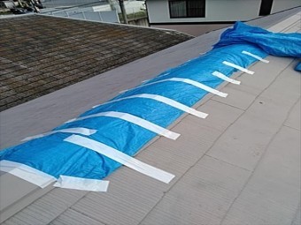 塗装したてで屋根カバー工事
