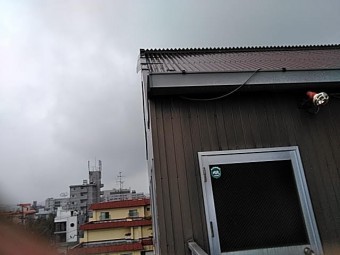トタンに穴