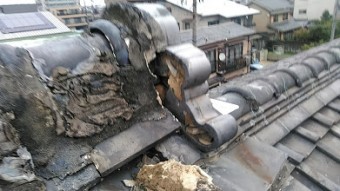 台風で飛ばされた瓦