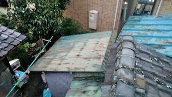台風で飛ばされた瓦