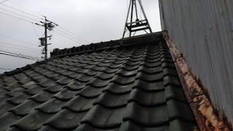 台風で飛ばされた瓦