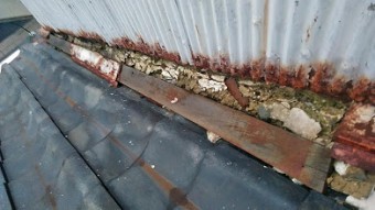 台風で飛ばされた瓦