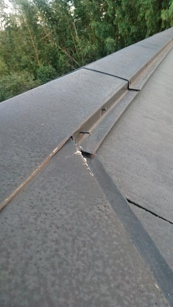 板金が飛ばされた屋根