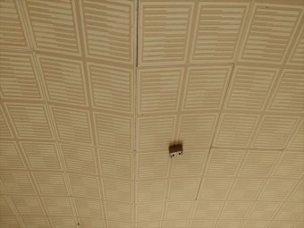 雨漏りによる天井の落下