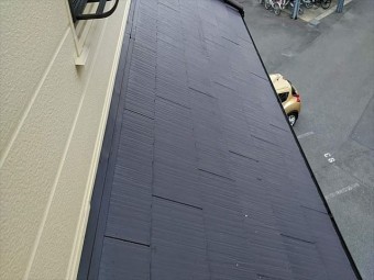 塗装したてのスレートの雨漏り