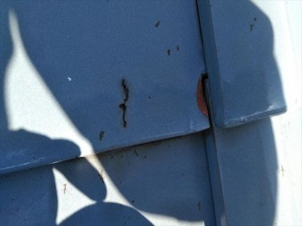 瓦の劣化による欠け