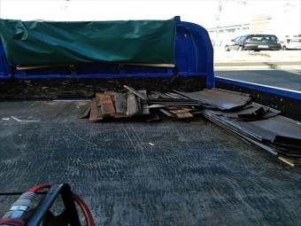 塗装したてで屋根カバー工事
