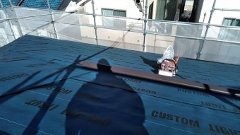 スレートが1枚飛んでカバー工事