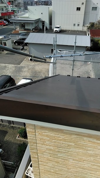 スレートが1枚飛んでカバー工事