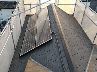 太陽光のある屋根のカバー工事