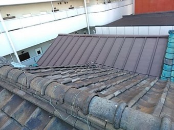 ビルの屋根瓦の点検