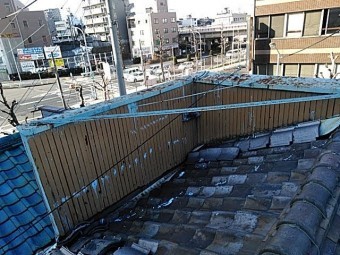 ビルの屋根瓦の点検