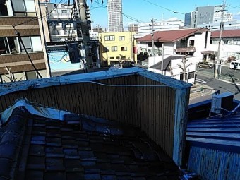 ビルの屋根瓦の点検