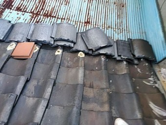 ビルの屋根瓦の点検