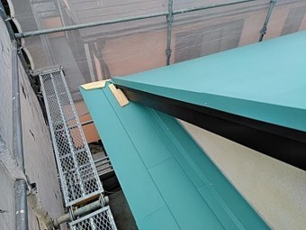 板金が飛ばされた屋根のカバー工事