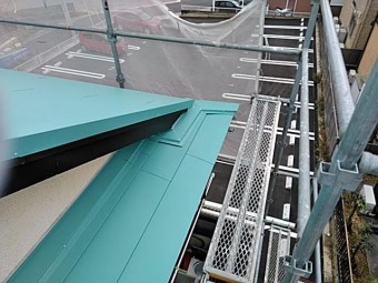 板金が飛ばされた屋根のカバー工事