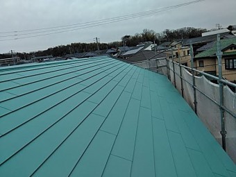 滑る屋根、飛ばされた板金