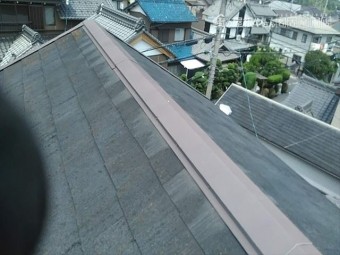 滑るスレート屋根の点検
