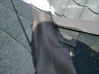 滑るスレート屋根の点検