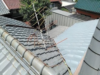 増築後から雨漏りが止まらない瓦屋根の点検