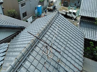 増築後から雨漏りが止まらない瓦屋根の点検
