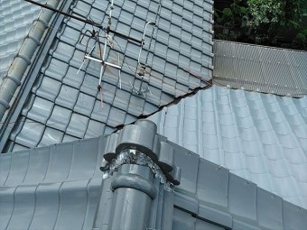 増築後から雨漏りが止まらない瓦屋根の点検