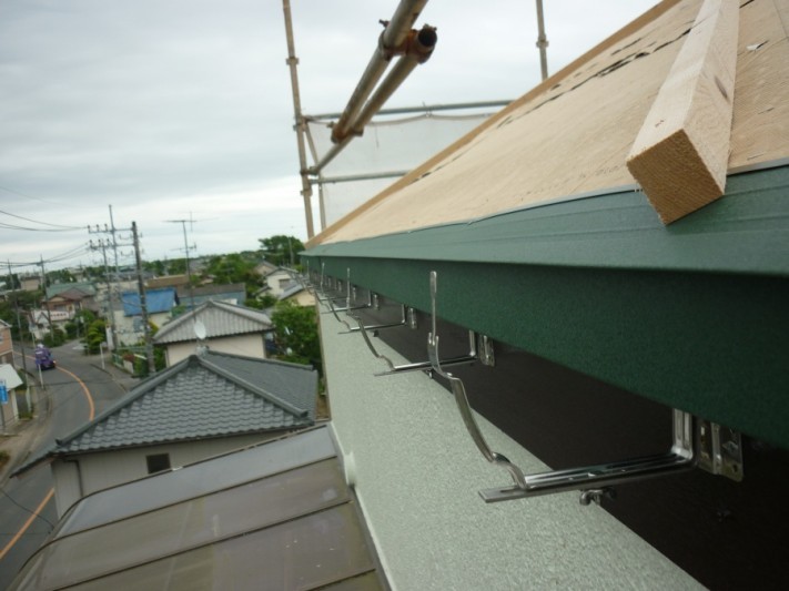 パラペット部分に板金をまく