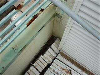 ベランダ雨漏り