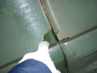 瓦の欠け