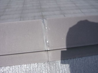 棟板金の釘位置