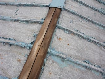棟板金の剥がれ
